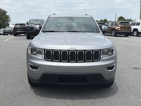 Used 2020 Jeep Grand Cherokee Laredo RWD image 2