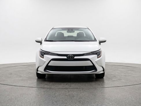 Used 2025 Toyota Corolla LE FWD image 2
