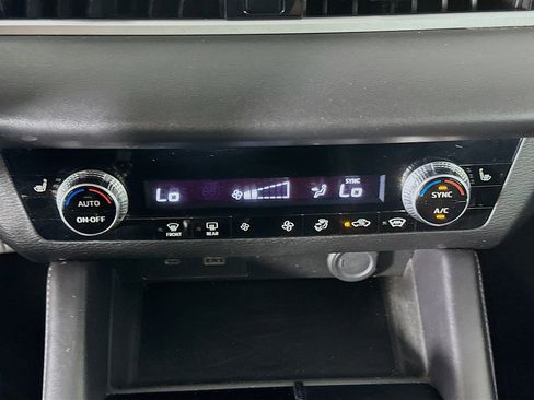 Used 2023 Mitsubishi Outlander SE image 24