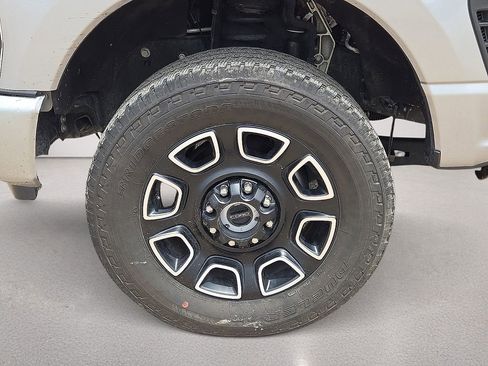 Used 2024 Ford F350 Platinum w/ FX4 Off-Road Package AWD/4WD image 10