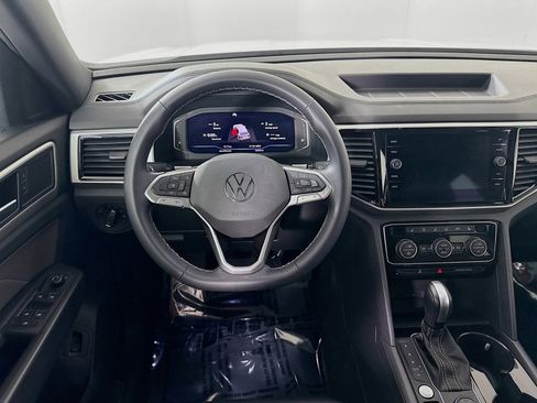 Certified 2022 Volkswagen Atlas Cross Sport SE w/ Panoramic Sunroof Package image 21