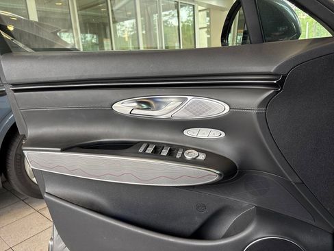 Used 2022 Genesis GV70 2.5T w/ Advanced Package AWD/4WD image 12