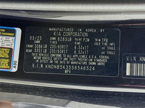 Used 2025 Kia Carnival FWD image 32