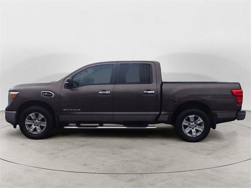 Used 2017 Nissan Titan SV image 2