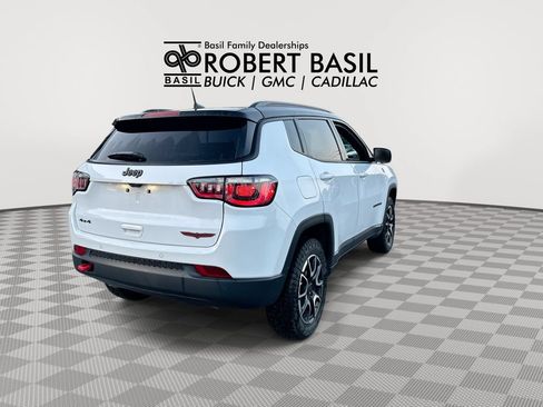 Used 2025 Jeep Compass Trailhawk AWD/4WD image 8