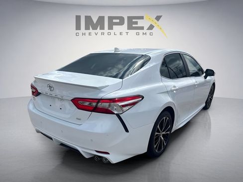 Used 2020 Toyota Camry SE FWD image 5
