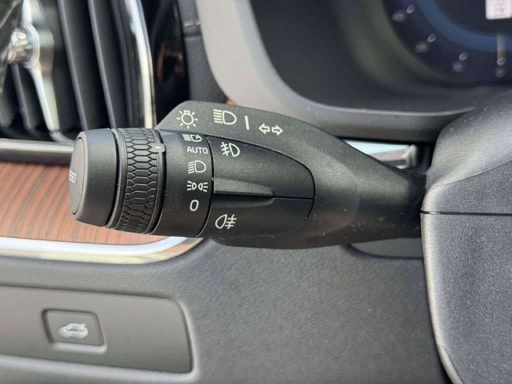 Certified 2024 Volvo XC60 B5 Ultimate AWD/4WD image 20