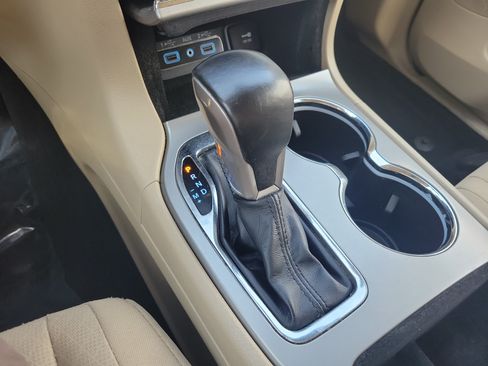 Used 2021 Jeep Grand Cherokee Laredo AWD/4WD image 24
