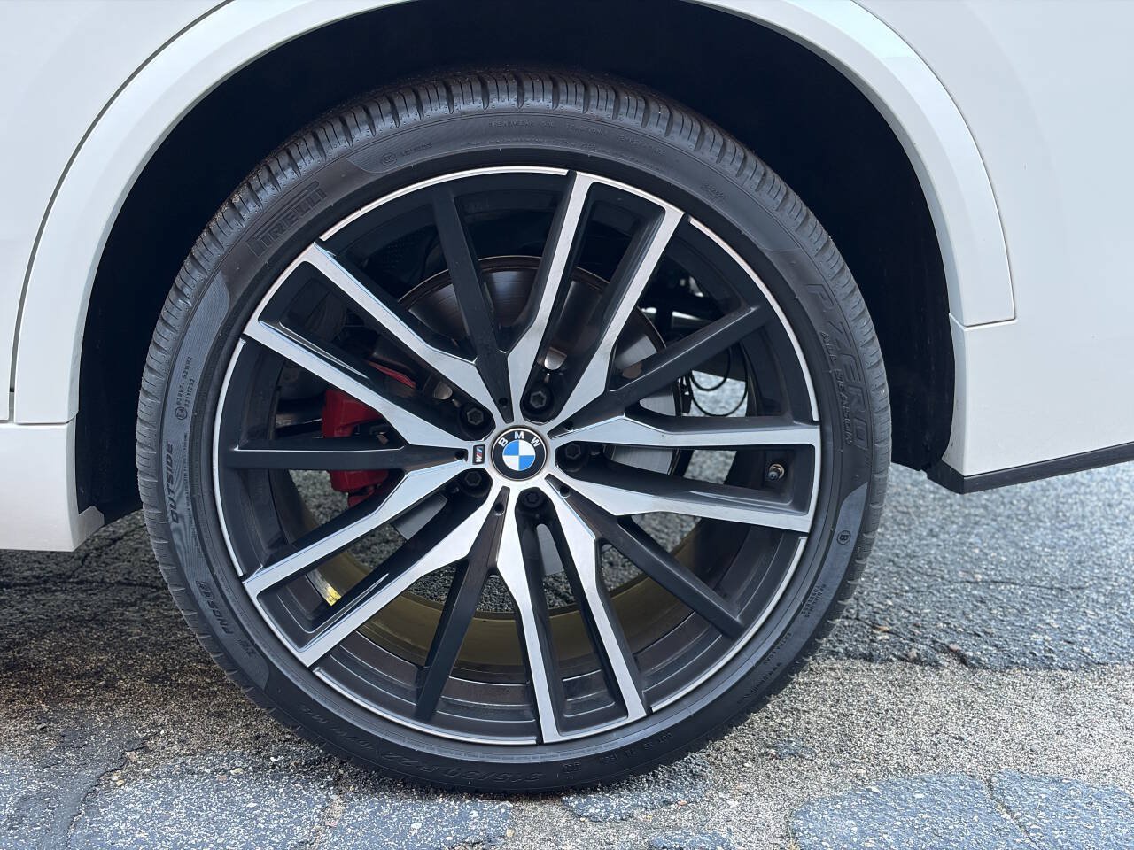 Used 2024 BMW X5 sDrive40i w/ M Sport Package RWD image 11