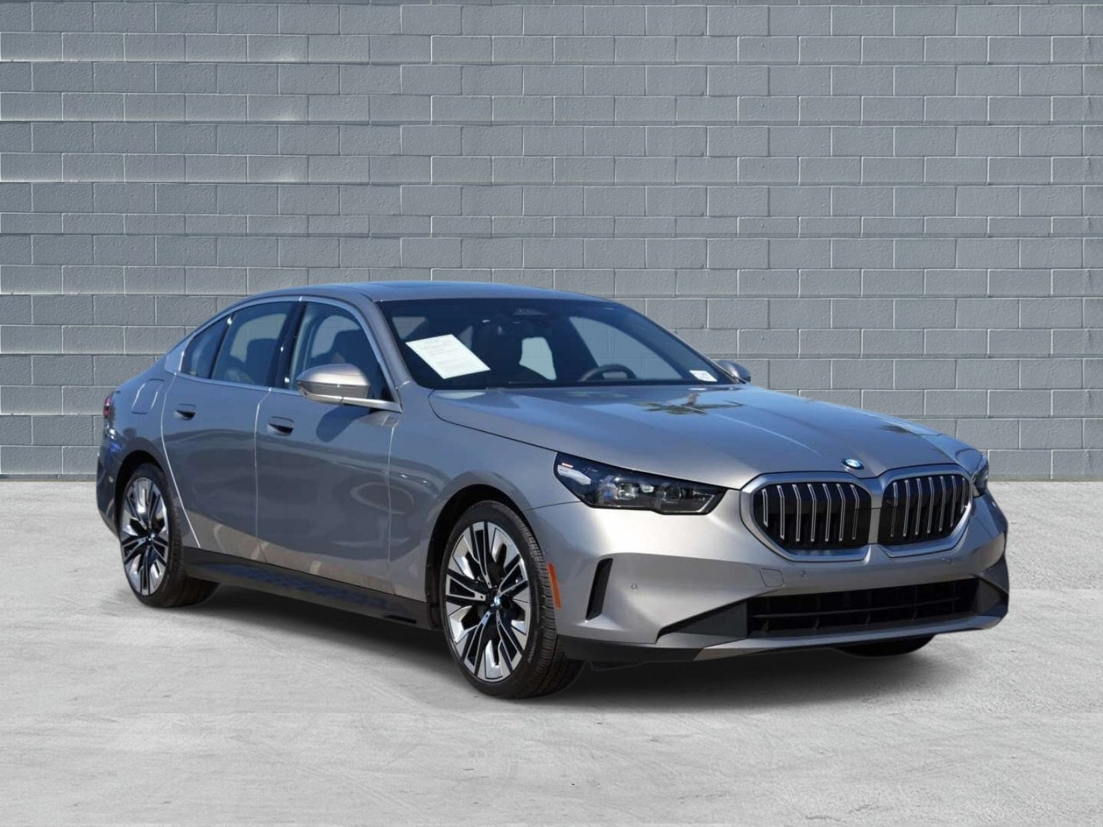 Used 2026 BMW 530i RWD image 1