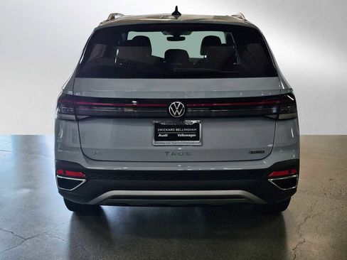 New 2025 Volkswagen Taos SE image 4