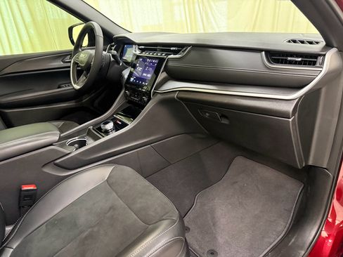 Used 2024 Jeep Grand Cherokee Altitude image 27