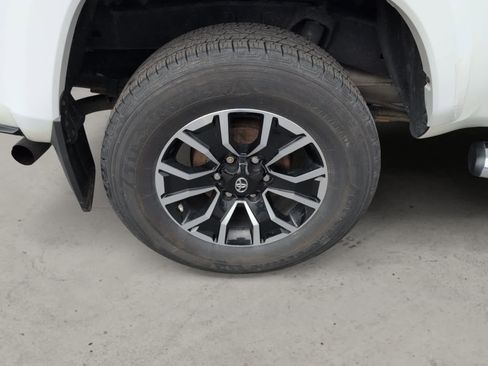 Used 2020 Toyota Tacoma TRD Sport image 9