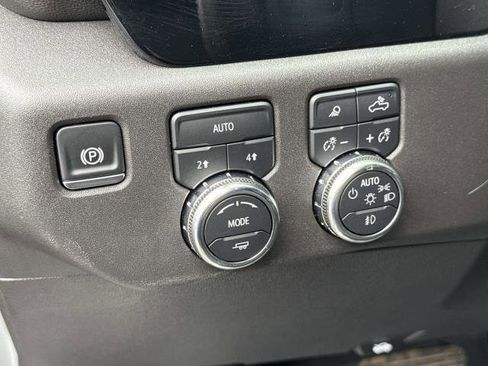 Used 2025 GMC Sierra 1500 SLT AWD/4WD image 9