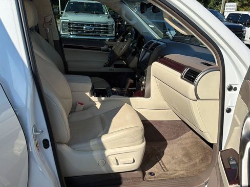 Used 2018 Lexus GX 460 Luxury AWD/4WD image 16