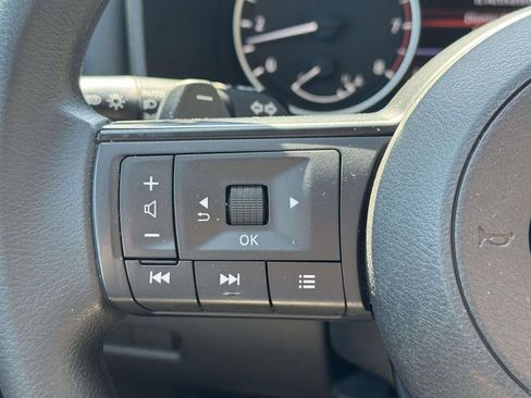 Used 2022 Nissan Rogue S image 19