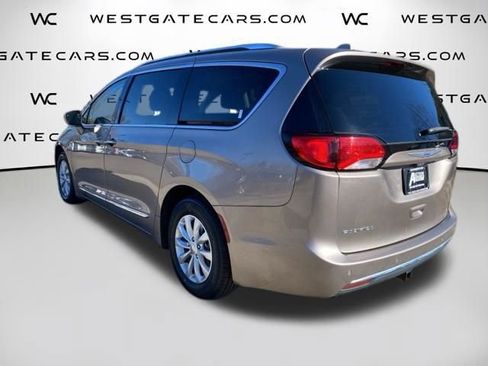 Used 2018 Chrysler Pacifica Touring-L Plus image 22