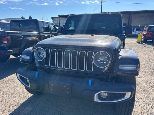 Used 2024 Jeep Wrangler Unlimited Sahara w/ Technology Group AWD/4WD image 2