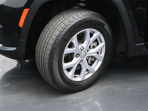 Used 2022 Jeep Grand Cherokee L Limited w/ Luxury Tech Group II image 27