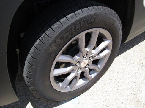 Used 2024 GMC Terrain SLT AWD/4WD image 33