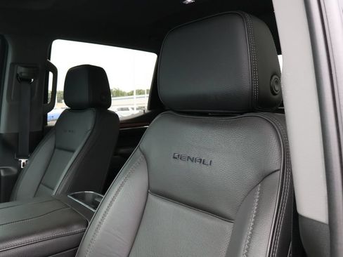 Used 2023 GMC Sierra 1500 Denali w/ Technology Package AWD/4WD image 13