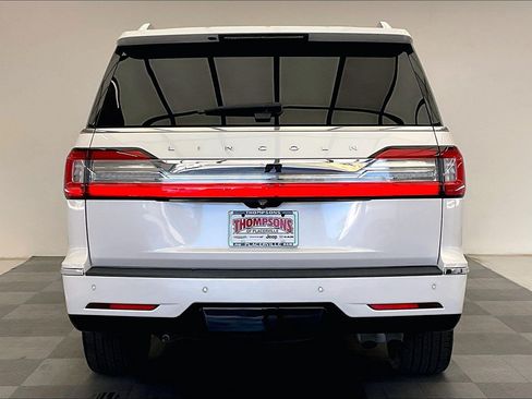 Used 2018 Lincoln Navigator Reserve w/ Technology Package AWD/4WD image 3