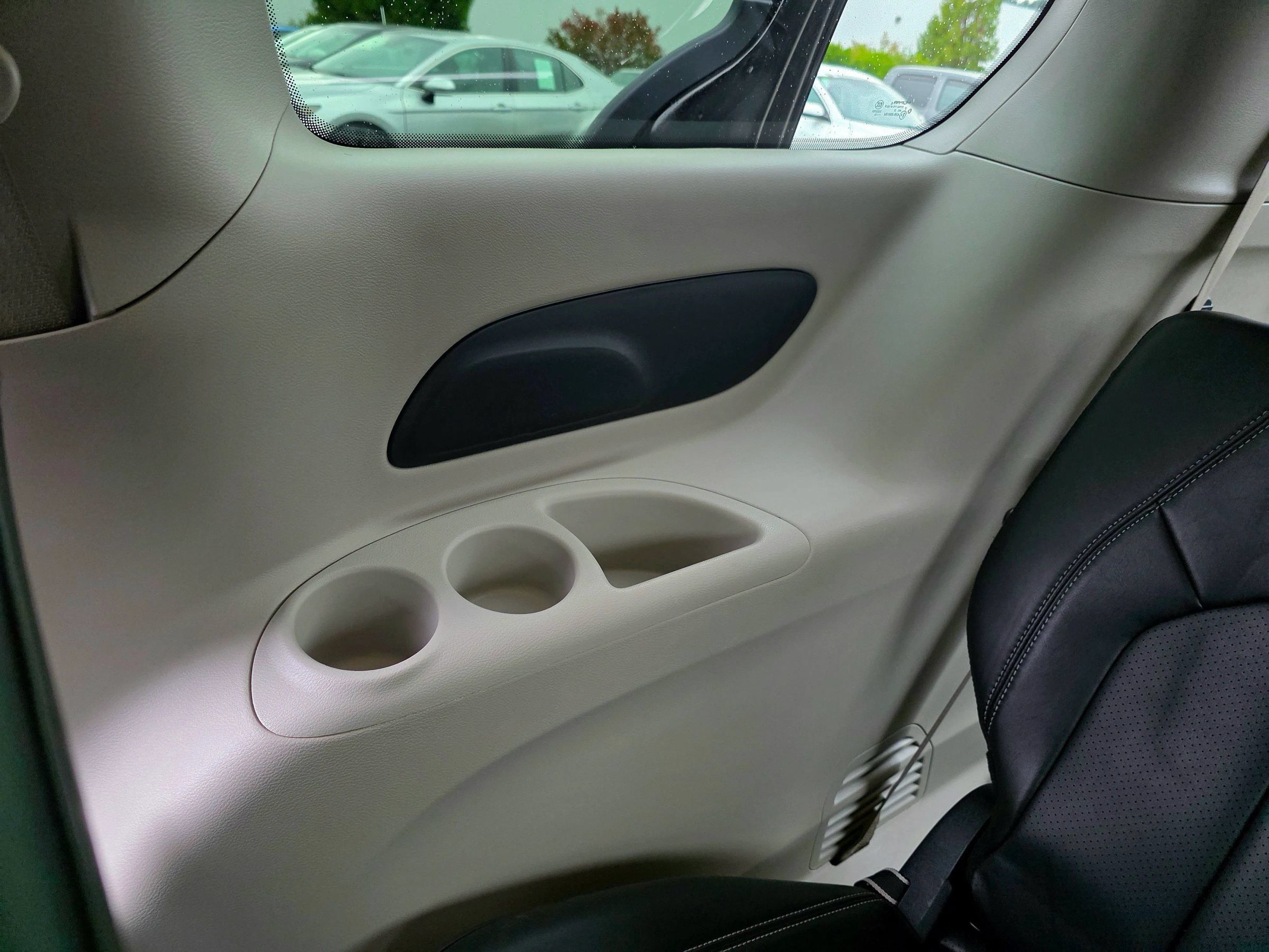 Used 2023 Chrysler Pacifica Touring-L FWD image 56