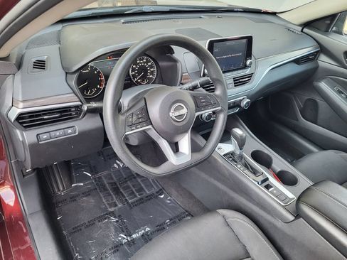 Used 2025 Nissan Altima 2.5 SV AWD/4WD image 9