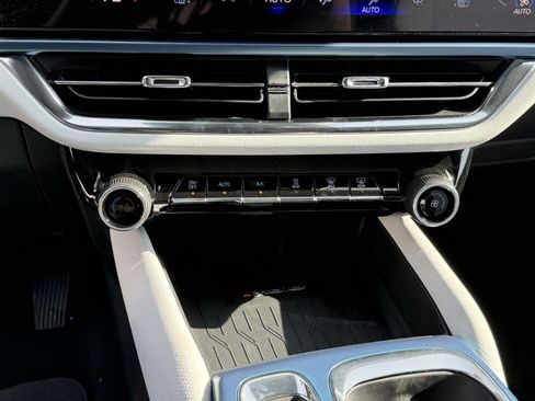 New 2026 Chevrolet Equinox EV LT image 11