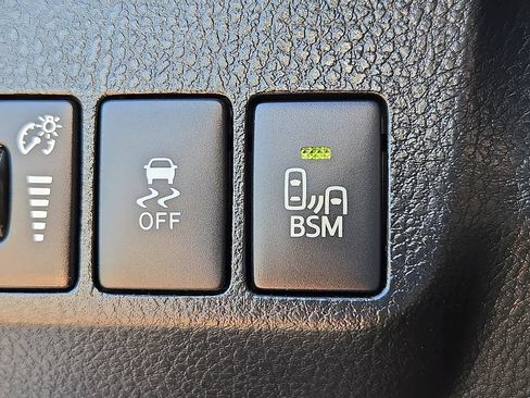 Used 2014 Toyota RAV4 Limited w/ Technology Package AWD/4WD image 27