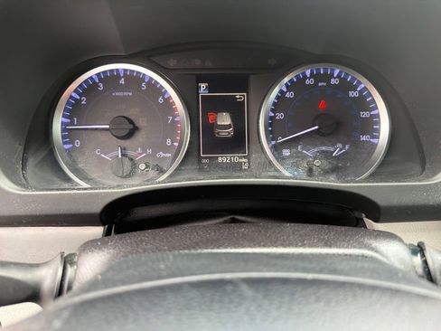 Used 2018 Toyota Highlander LE FWD image 5