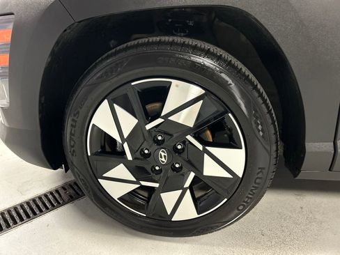 Used 2025 Hyundai Kona SEL FWD image 9