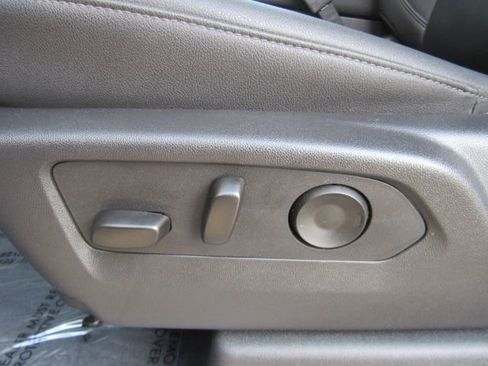 Used 2025 GMC Sierra 1500 SLT image 13