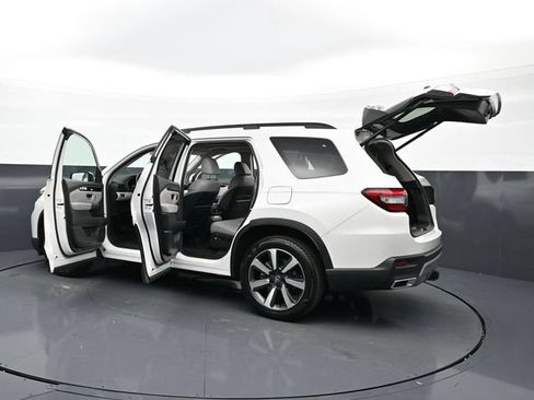 Used 2025 Honda Pilot Touring image 47