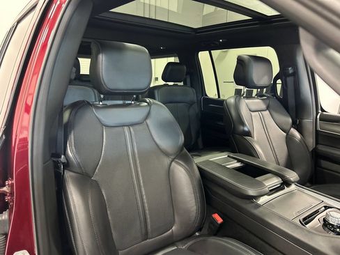 Used 2025 Jeep Wagoneer Series II w/ Premium Group I AWD/4WD image 35