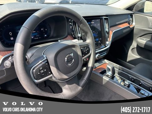 Used 2025 Volvo V60 B5 Cross Country Plus image 13