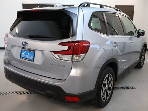 Used 2023 Subaru Forester Premium AWD/4WD image 7
