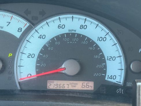 Used 2011 Toyota Camry SE image 19