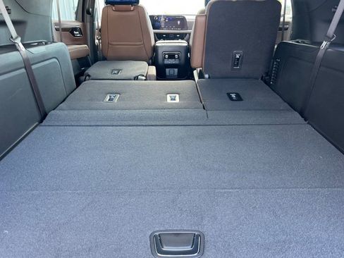 New 2026 Chevrolet Suburban High Country AWD/4WD image 14