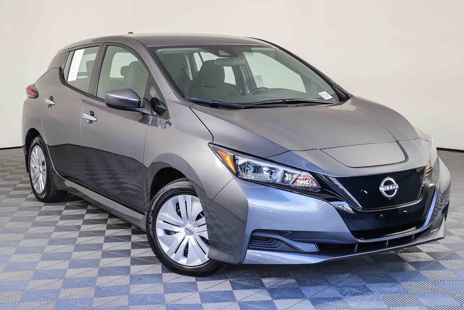Used 2025 Nissan Leaf S FWD image 1