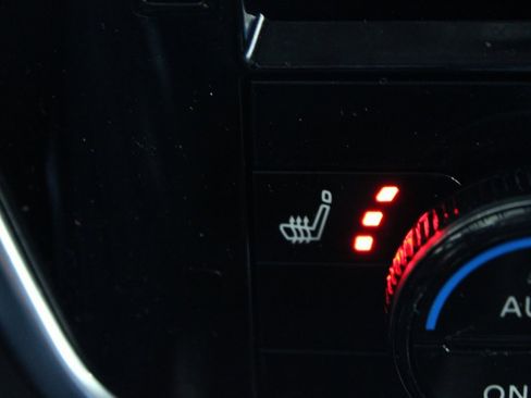 Used 2023 Nissan Rogue SL image 29