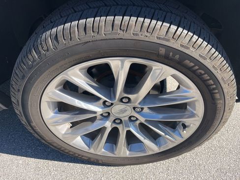 Used 2018 Cadillac Escalade Luxury image 32