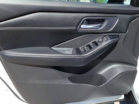 Used 2024 Nissan Rogue SV w/ SV Premium Package image 7