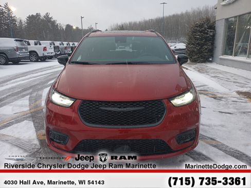 New 2026 Chrysler Pacifica Limited w/ S Appearance Package image 3