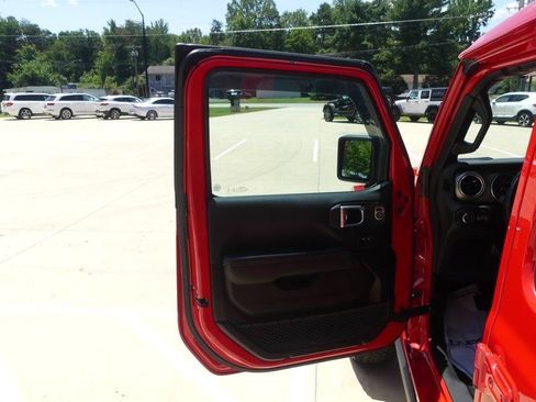 Used 2020 Jeep Wrangler Unlimited Rubicon AWD/4WD image 7