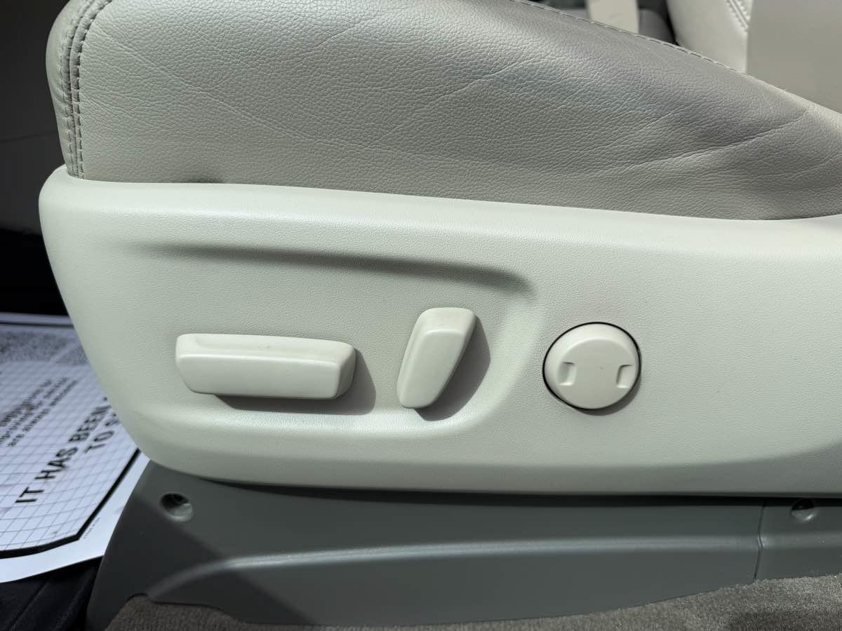 Used 2018 Toyota Sienna XLE Premium FWD image 31
