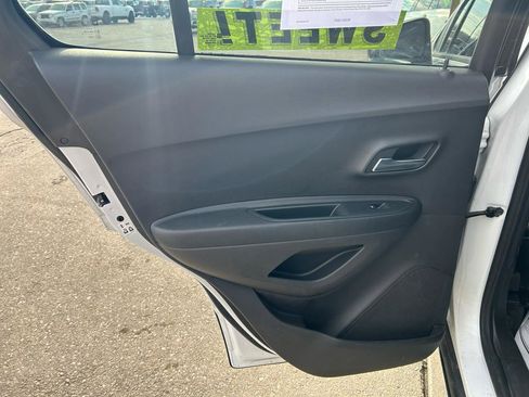 Used 2018 Chevrolet Trax LT w/ Redline Edition image 13