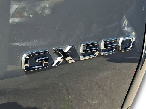 Used 2024 Lexus GX 550 w/ Accessory Package (2T) AWD/4WD image 4