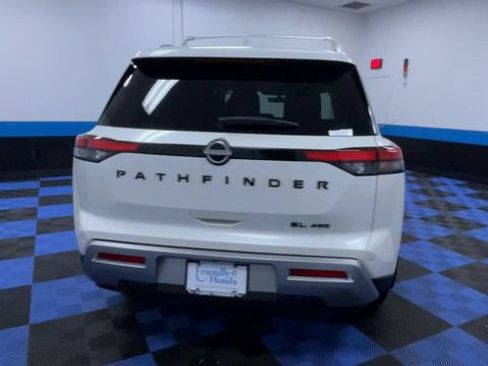Used 2024 Nissan Pathfinder SL w/ Black Appearance Package AWD/4WD image 7