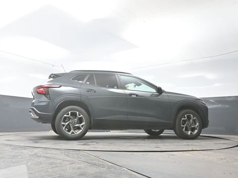 Used 2025 Chevrolet Trax LT image 23